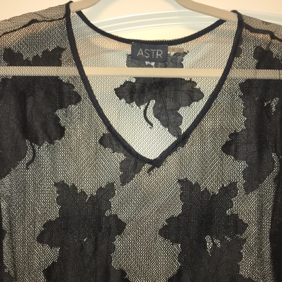 Women’s ASTR Blouse size small - Picture 2 of 2